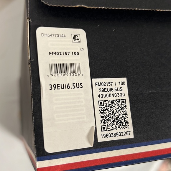 NIB - Tommy Hilfiger Flag Leather Sneaker, White - Multiple Sizes - Picture 13 of 16